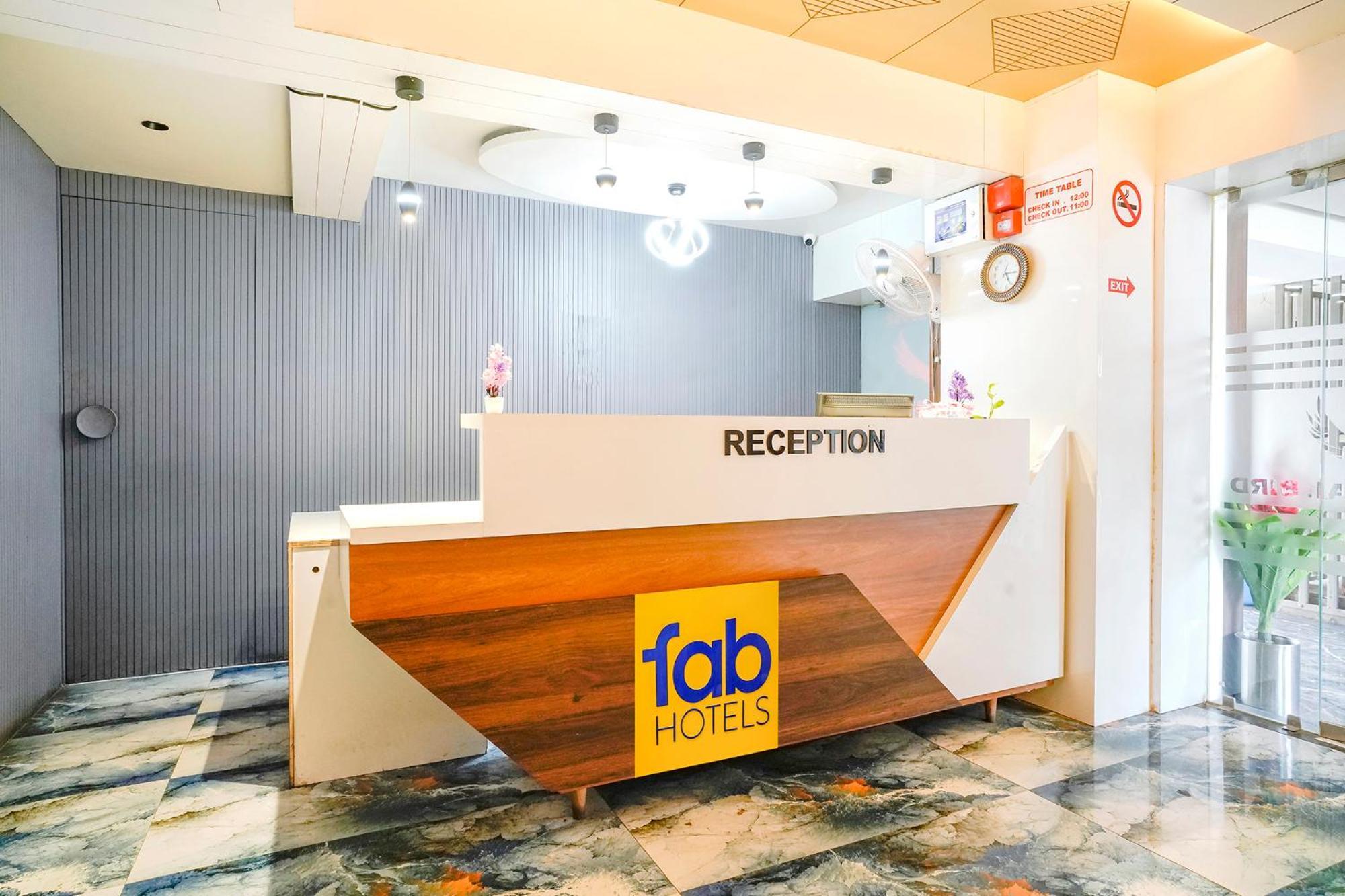 فندق Fabexpress Royal Bird أحمد أباد المظهر الخارجي الصورة